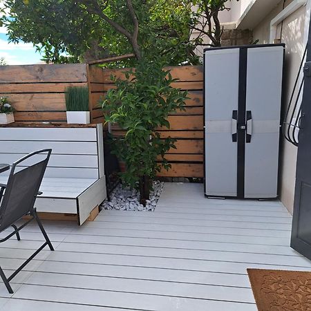 Seduisant Studio Avec Cour Privative La Crau Exterior photo